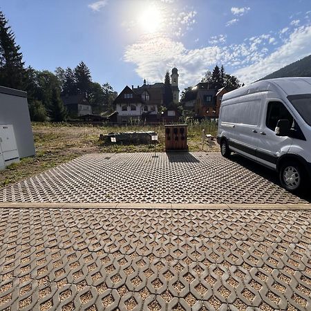 Luxusní Apartmán GRAND v centru Harrachova se soukromou Mega terasou, s možností dobíjení wallbox EV a výhledem na Harrachovský kostelíček Exterior foto