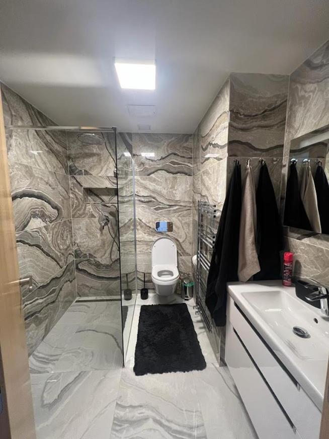 Luxusní Apartmán GRAND v centru Harrachova se soukromou Mega terasou, s možností dobíjení wallbox EV a výhledem na Harrachovský kostelíček Exterior foto