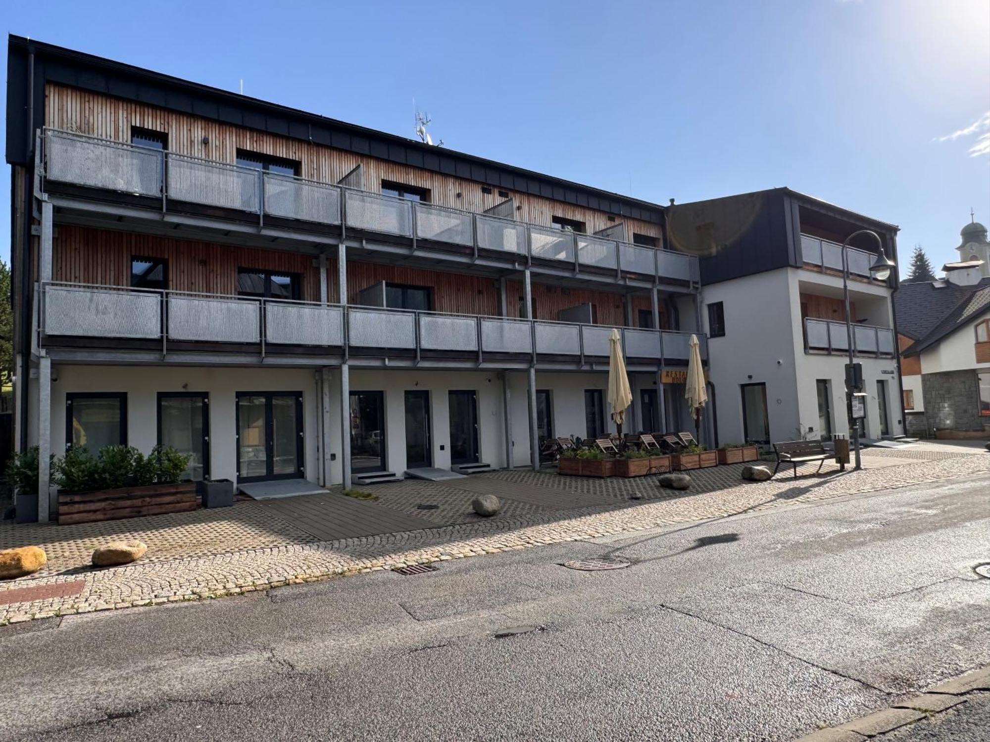 Luxusní Apartmán GRAND v centru Harrachova se soukromou Mega terasou, s možností dobíjení wallbox EV a výhledem na Harrachovský kostelíček Exterior foto